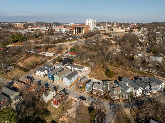 146 E South Street, Fayetteville, AR 72701