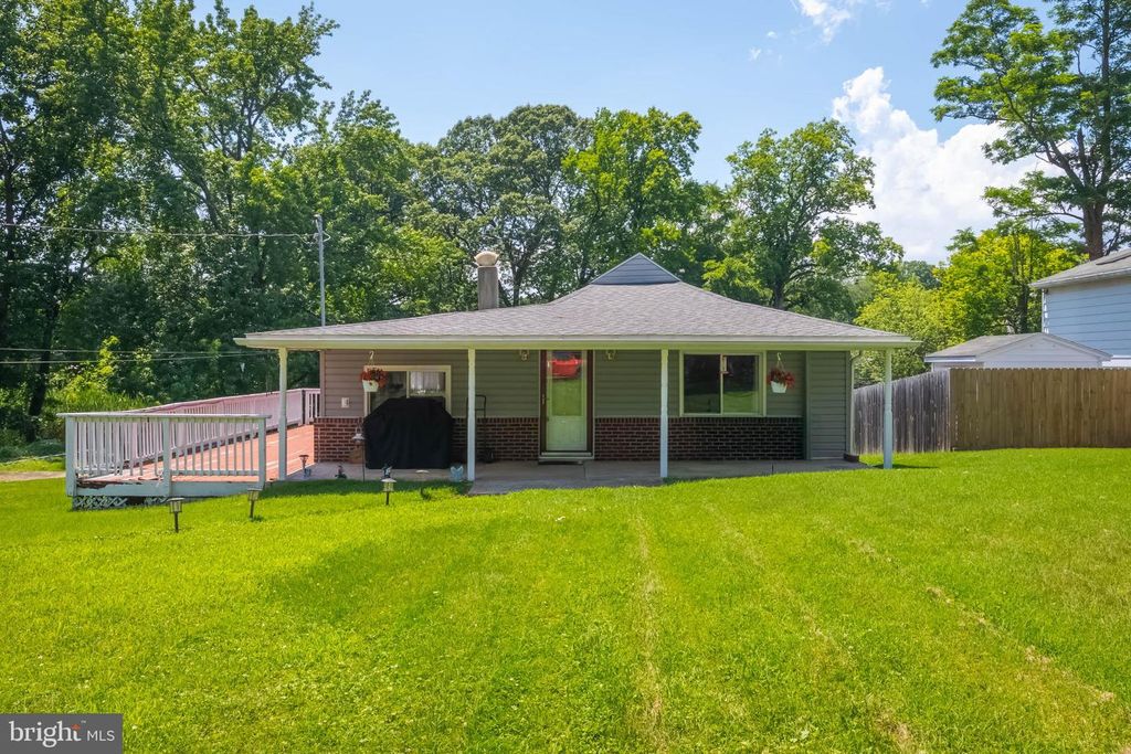 1006 LOURDES RD, Baltimore, MD 21221