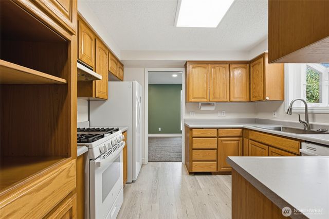 7804 Bobcat Drive SE, Lacey, WA 98503