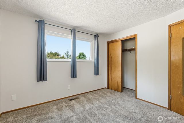7804 Bobcat Drive SE, Lacey, WA 98503