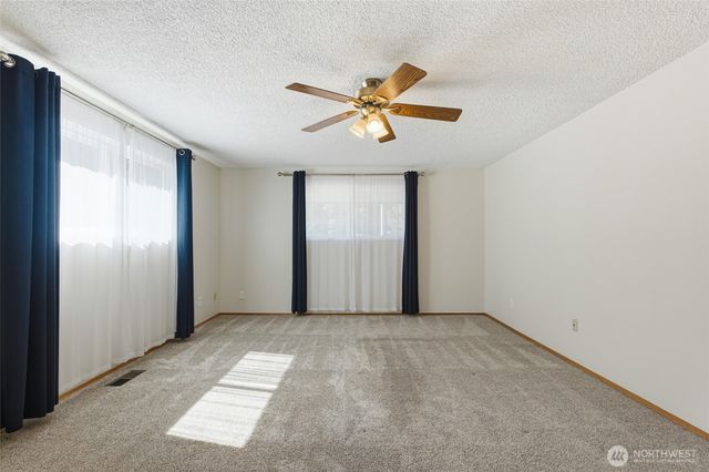7804 Bobcat Drive SE, Lacey, WA 98503