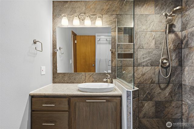 7804 Bobcat Drive SE, Lacey, WA 98503