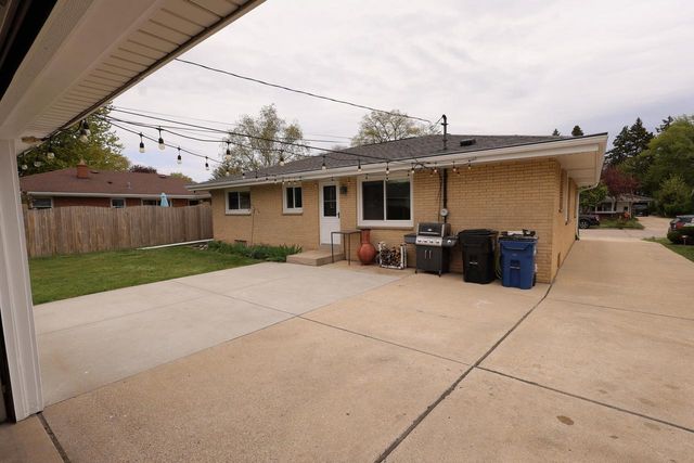 56 Illinois STREET, Racine, WI 53405