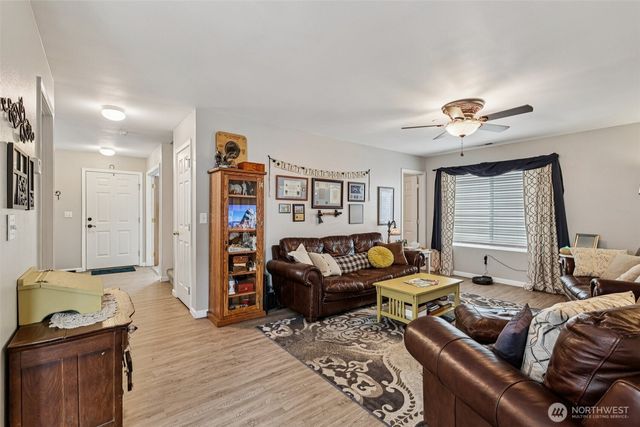 3178 Hoffman Hill Boulevard, Dupont, WA 98327