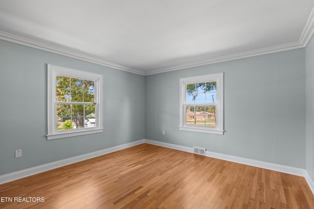 1328 W Main St, White Pine, TN 37890