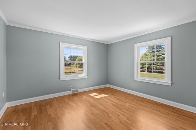 1328 W Main St, White Pine, TN 37890