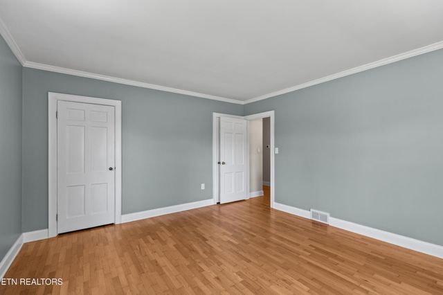 1328 W Main St, White Pine, TN 37890