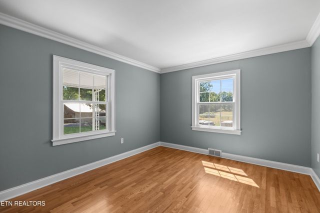1328 W Main St, White Pine, TN 37890