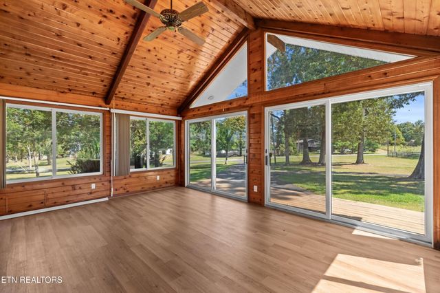1328 W Main St, White Pine, TN 37890
