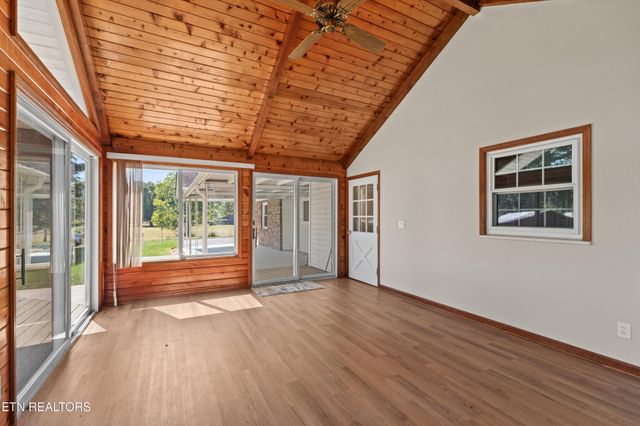 1328 W Main St, White Pine, TN 37890
