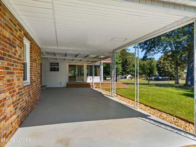 1328 W Main St, White Pine, TN 37890