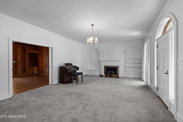 1328 W Main St, White Pine, TN 37890