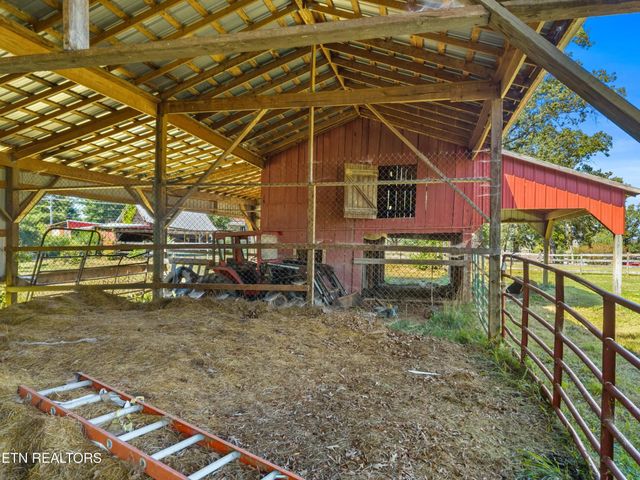 1328 W Main St, White Pine, TN 37890
