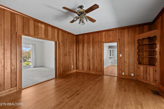 1328 W Main St, White Pine, TN 37890