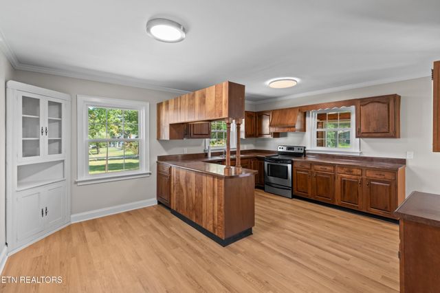 1328 W Main St, White Pine, TN 37890