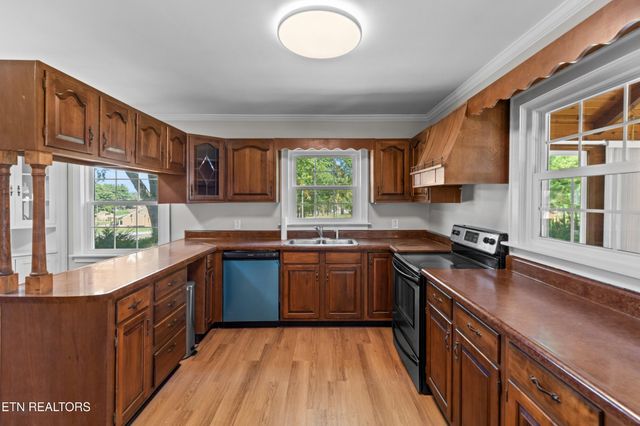 1328 W Main St, White Pine, TN 37890
