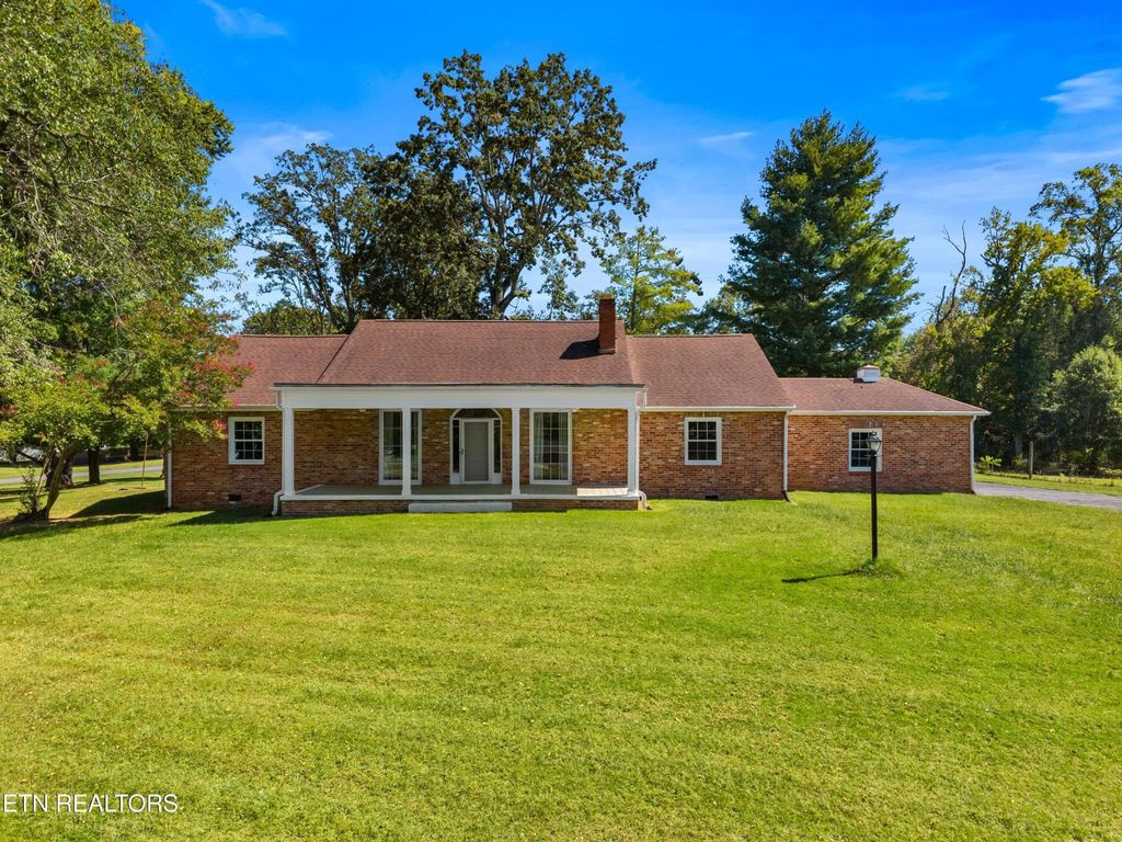 1328 W Main St, White Pine, TN 37890