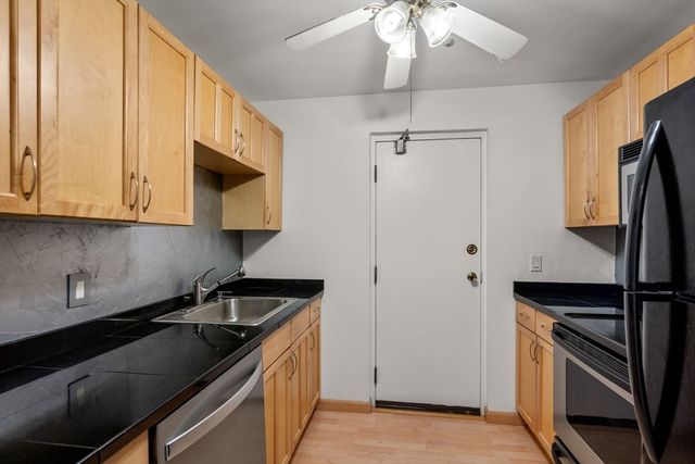 47 Will Dr 114, Canton, MA 02021