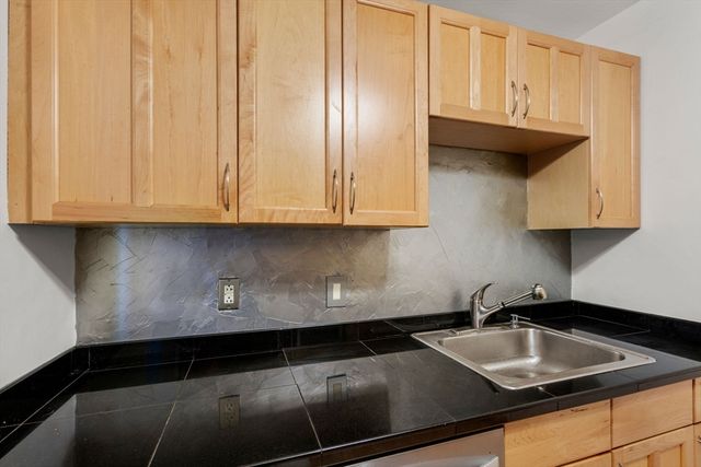 47 Will Dr 114, Canton, MA 02021