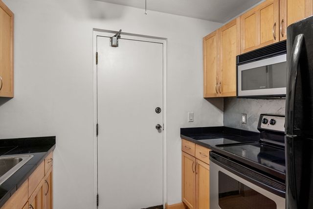 47 Will Dr 114, Canton, MA 02021