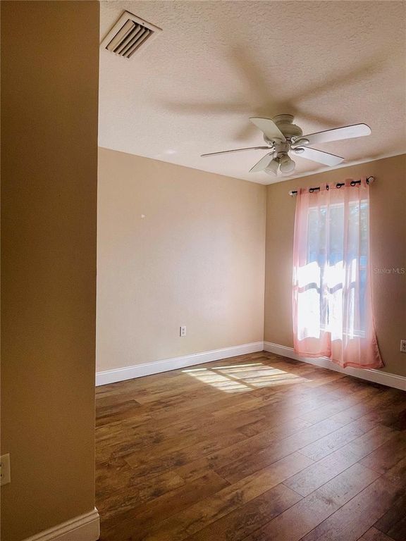 Image 13 of property listing at 2209 PLEASURE RUN DRIVE, Ruskin, FL 33570