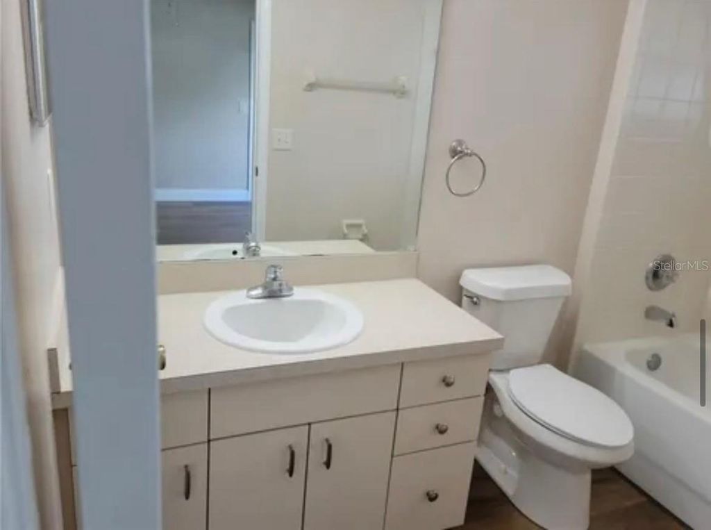 Image 17 of property listing at 2209 PLEASURE RUN DRIVE, Ruskin, FL 33570