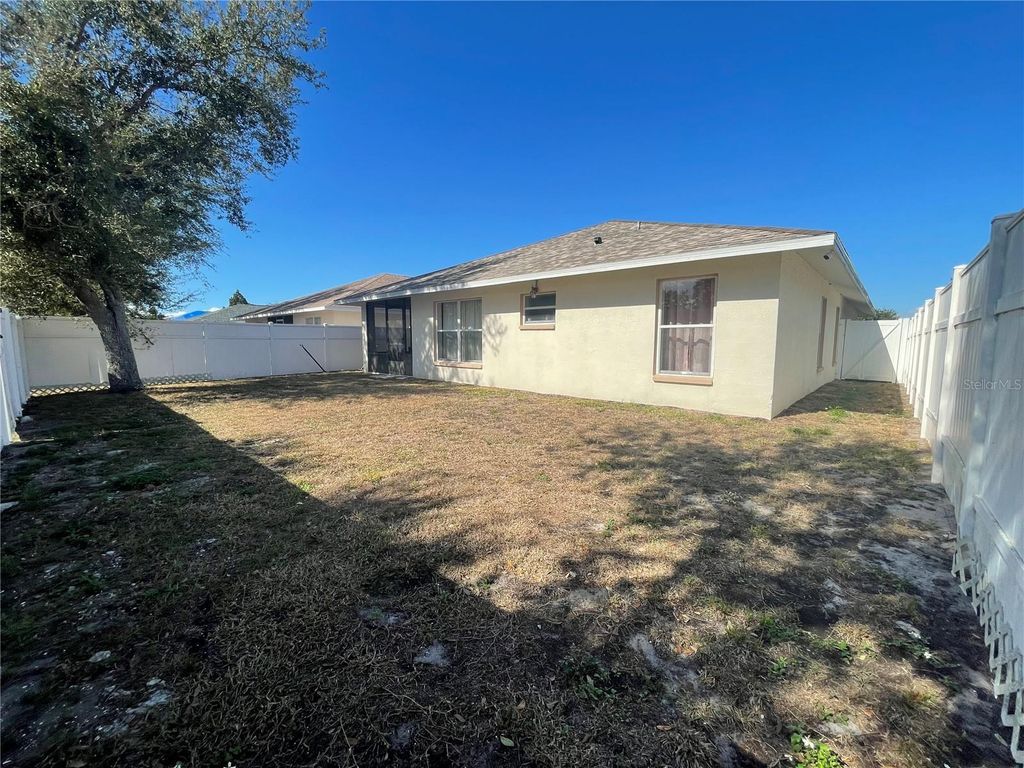 Image 3 of property listing at 2209 PLEASURE RUN DRIVE, Ruskin, FL 33570