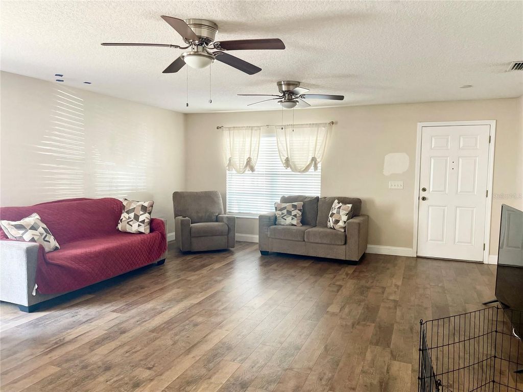 Image 7 of property listing at 2209 PLEASURE RUN DRIVE, Ruskin, FL 33570