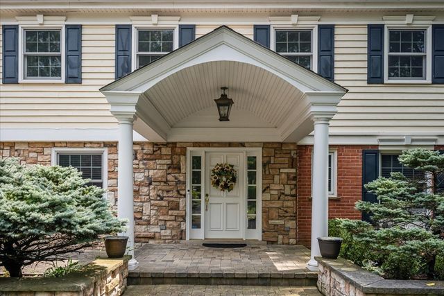 455 Rockefeller Road, Lake Forest, IL 60045