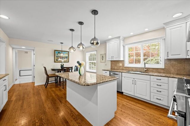 455 Rockefeller Road, Lake Forest, IL 60045