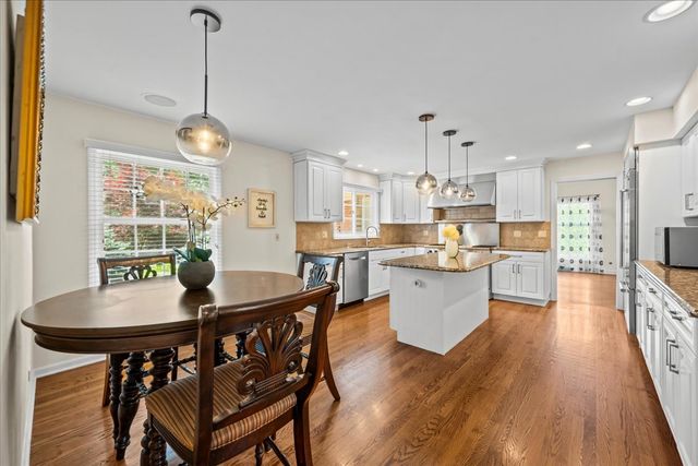 455 Rockefeller Road, Lake Forest, IL 60045