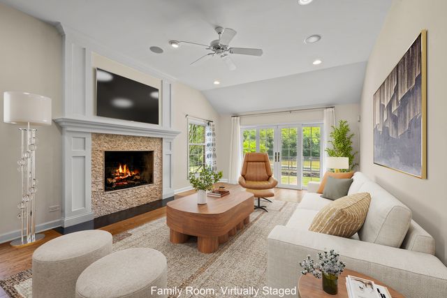 455 Rockefeller Road, Lake Forest, IL 60045