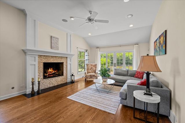 455 Rockefeller Road, Lake Forest, IL 60045