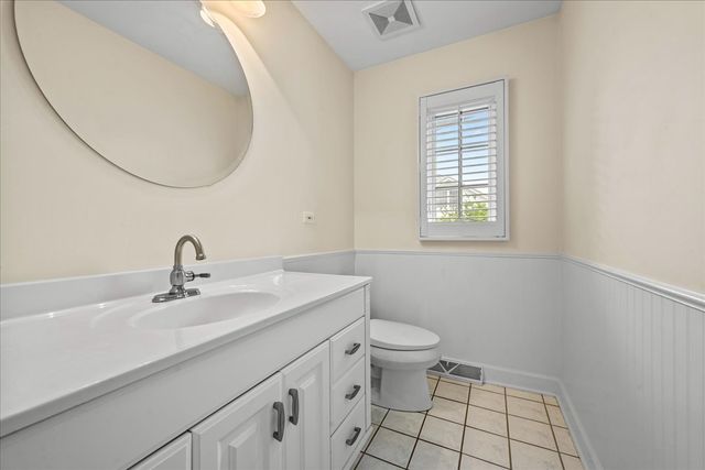 455 Rockefeller Road, Lake Forest, IL 60045