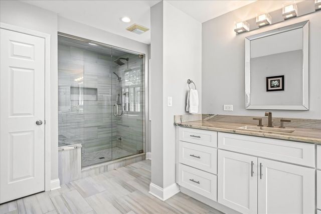 455 Rockefeller Road, Lake Forest, IL 60045