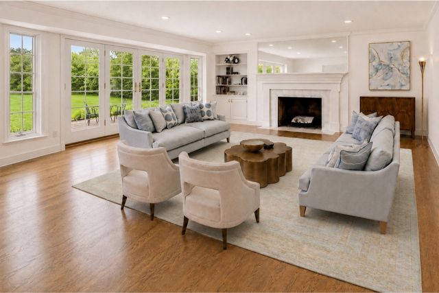 455 Rockefeller Road, Lake Forest, IL 60045
