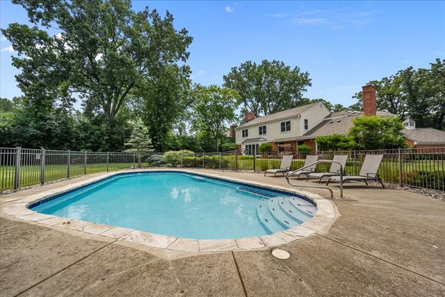 455 Rockefeller Road, Lake Forest, IL 60045