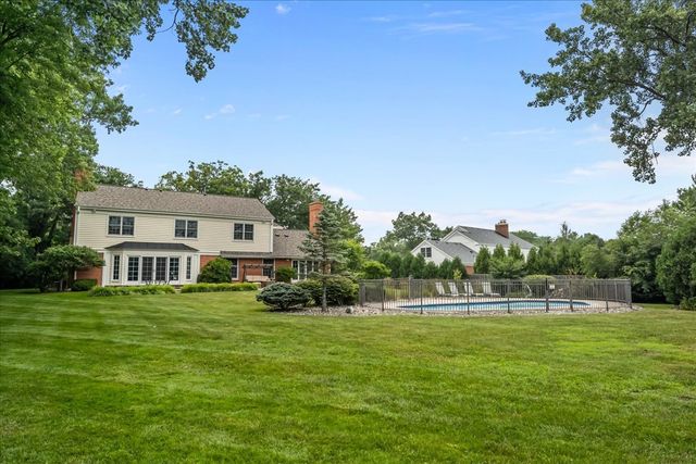455 Rockefeller Road, Lake Forest, IL 60045