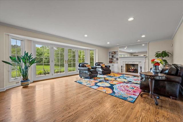 455 Rockefeller Road, Lake Forest, IL 60045