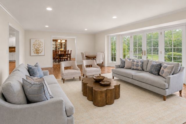455 Rockefeller Road, Lake Forest, IL 60045