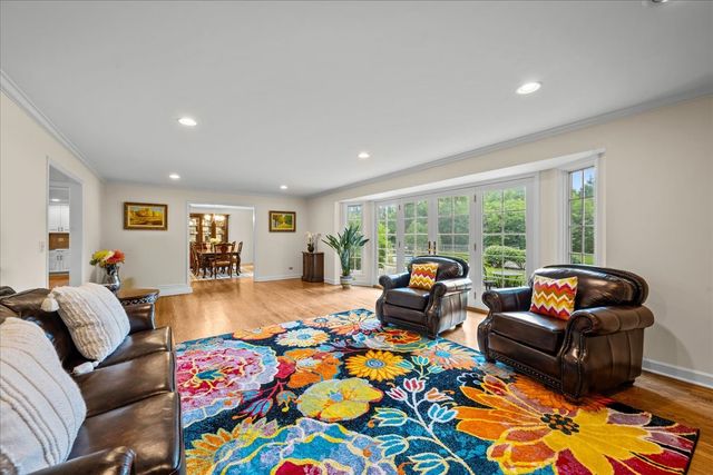 455 Rockefeller Road, Lake Forest, IL 60045