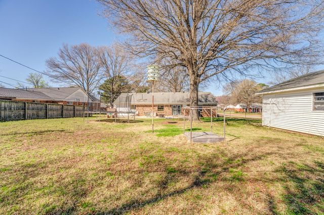 7190 N JUANA DR, Millington, TN 38053