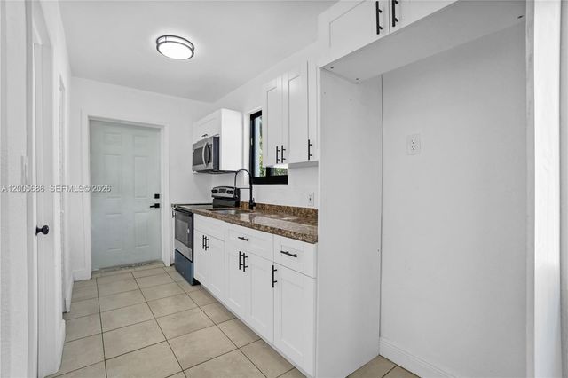 1340 NW 52nd St, Miami, FL 33142