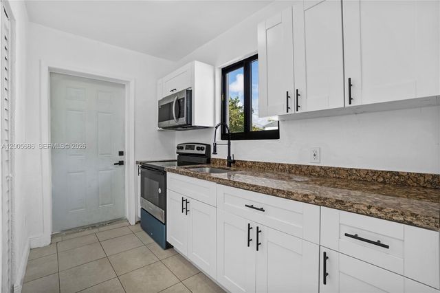 1340 NW 52nd St, Miami, FL 33142