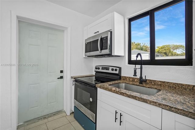 1340 NW 52nd St, Miami, FL 33142