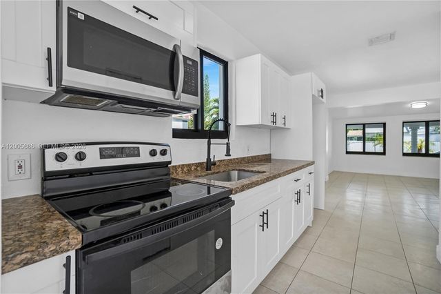 1340 NW 52nd St, Miami, FL 33142