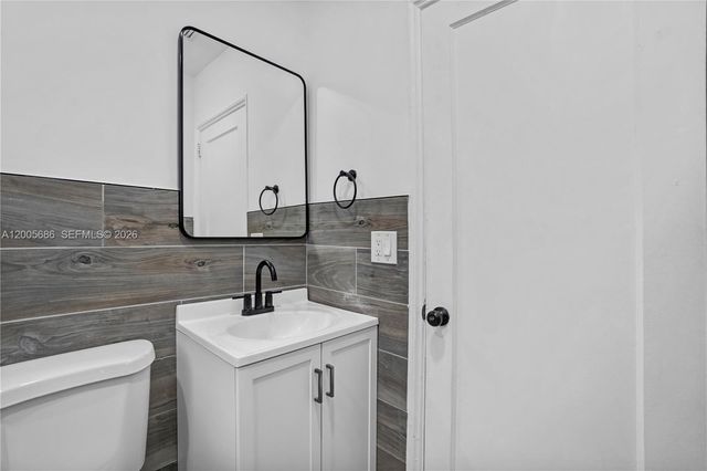 1340 NW 52nd St, Miami, FL 33142