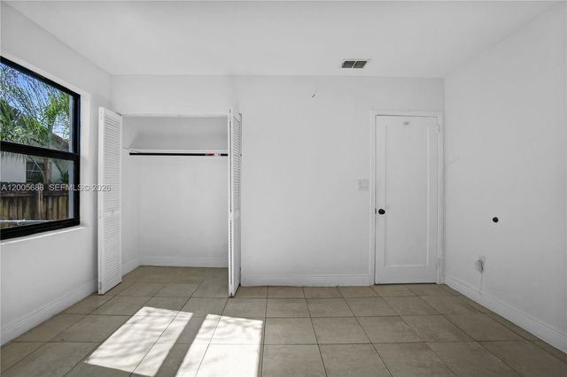 1340 NW 52nd St, Miami, FL 33142