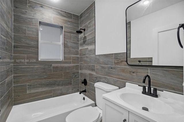 1340 NW 52nd St, Miami, FL 33142