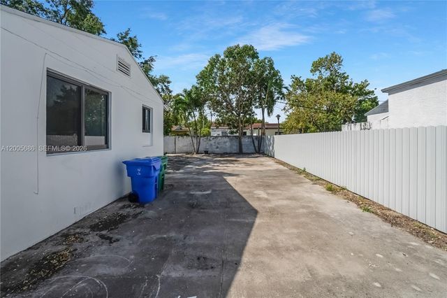 1340 NW 52nd St, Miami, FL 33142